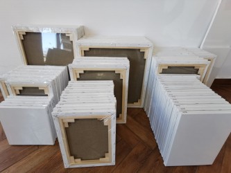 Sasiu panza bumbac 30 x 70 Granulație medie de 360 gr/mp. Pot fi utilizate la pictura în culori pe bază de ulei cât și în culori pe bază de apă (acrilice, tempera, guașe)
