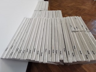 Sasiu panza bumbac 40 x 50 Granulație medie de 360 gr/mp. Pot fi utilizate la pictura în culori pe bază de ulei cât și în culori pe bază de apă (acrilice, tempera, guașe)